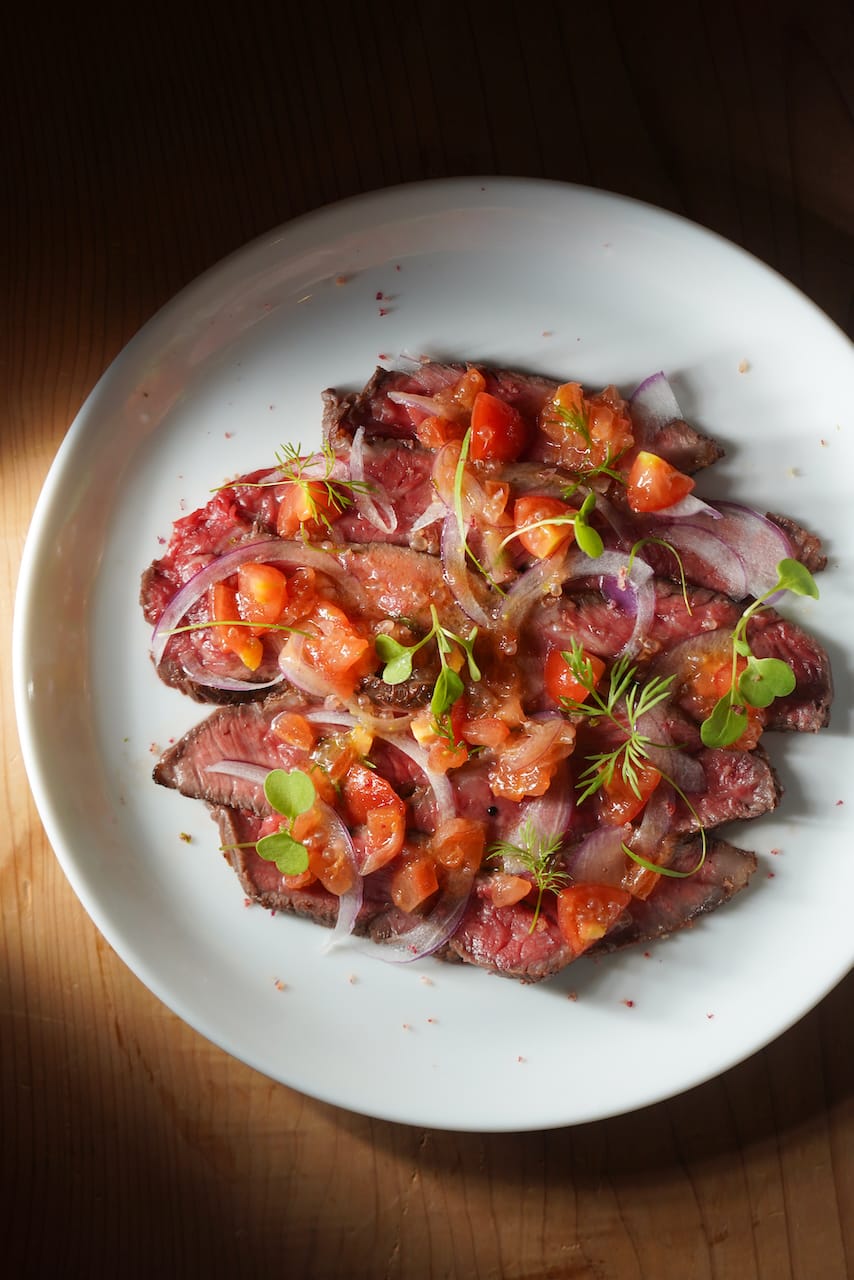 美熊野牛のカルパッチョフィンガーライムのサルサ