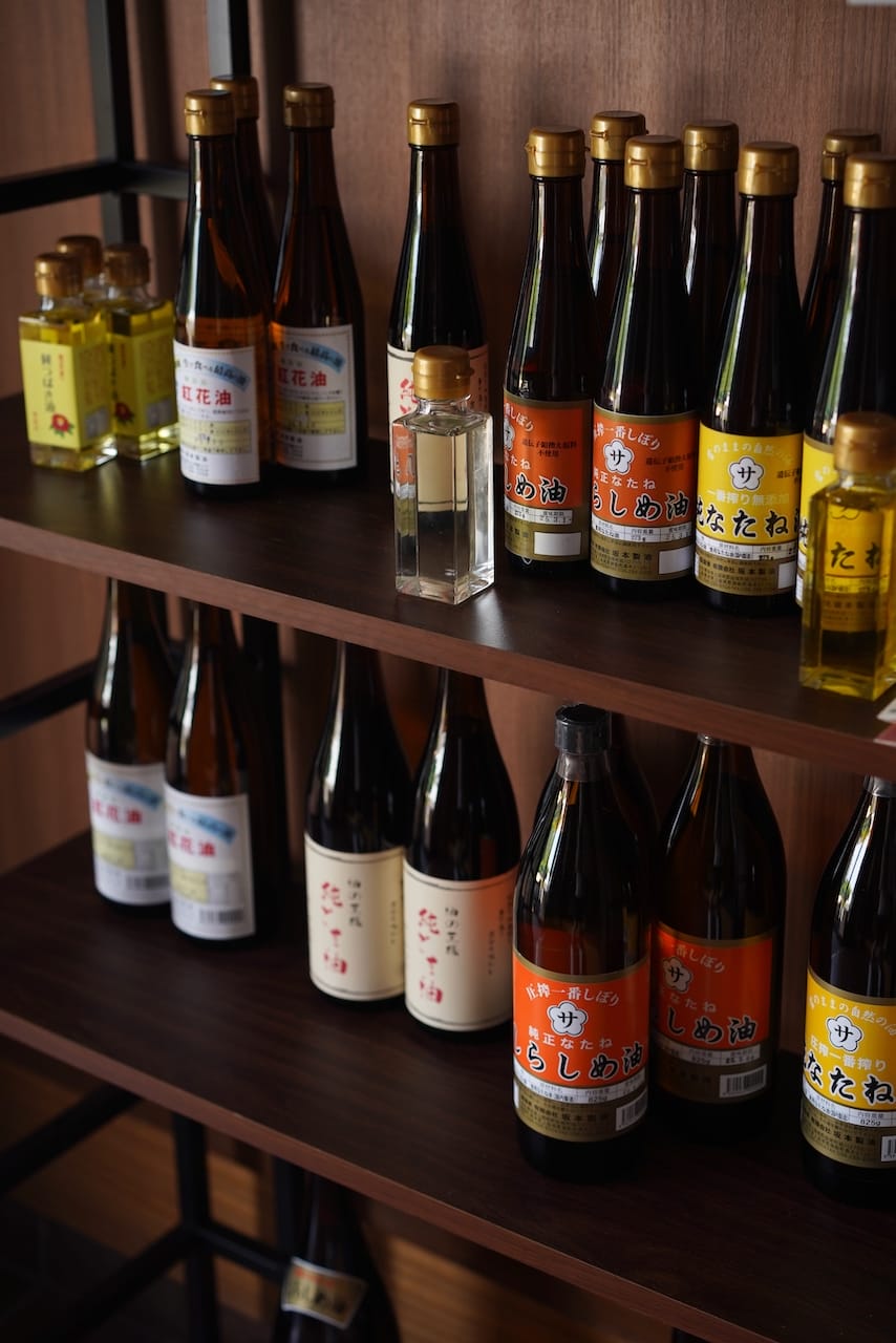 有限会社  坂本製油 | 純なたね油・しらしめ油・純つばき油・純ごま油