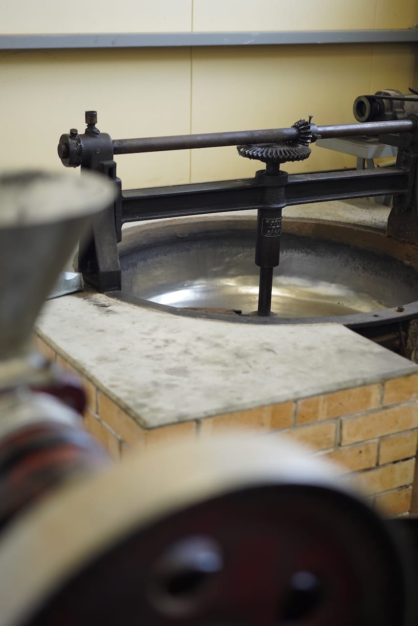 有限会社  坂本製油 | 純なたね油・しらしめ油・純つばき油・純ごま油