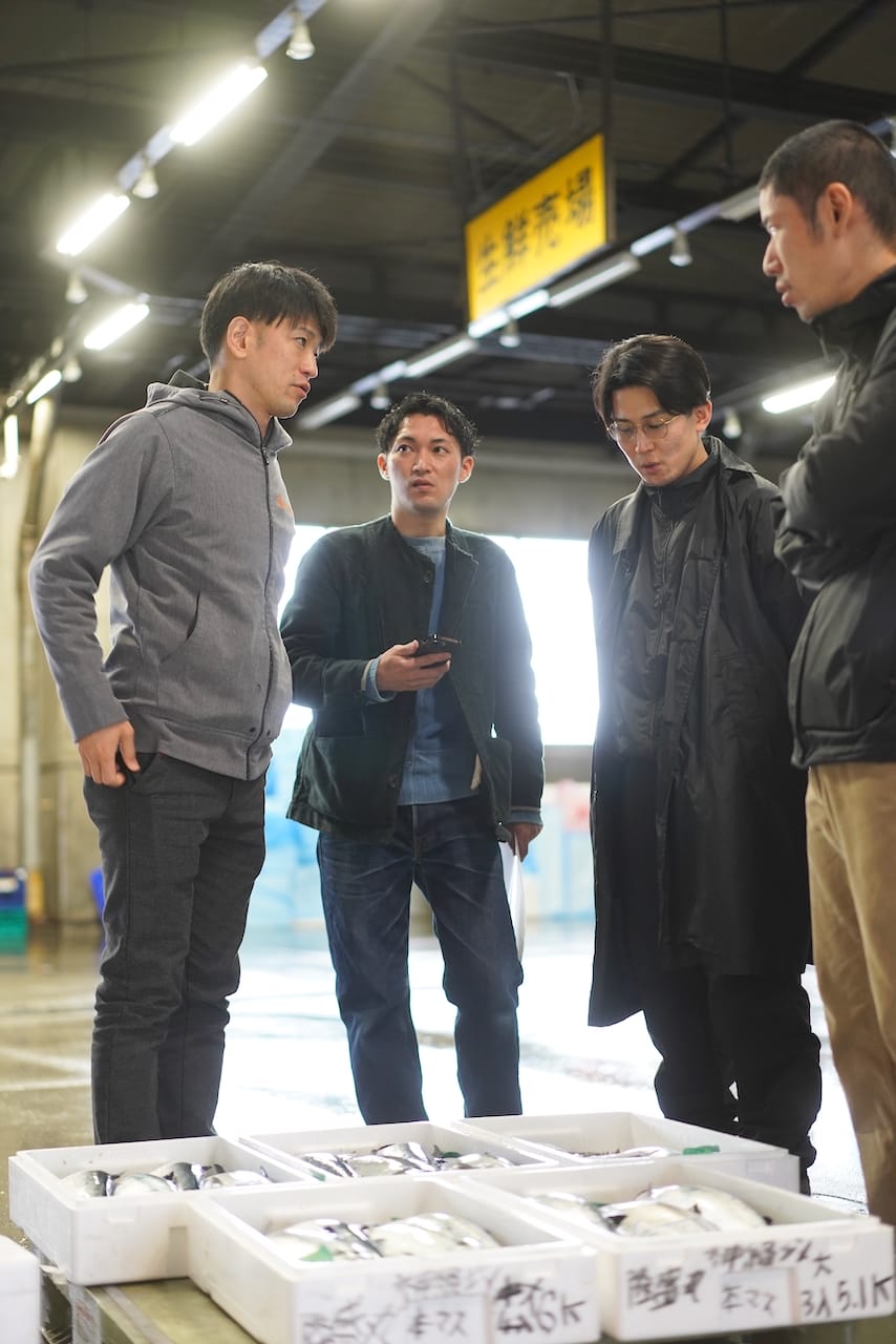 小西鮮魚店 | 活けホッケ・渡蟹・鱒・牡蠣・ウニ等