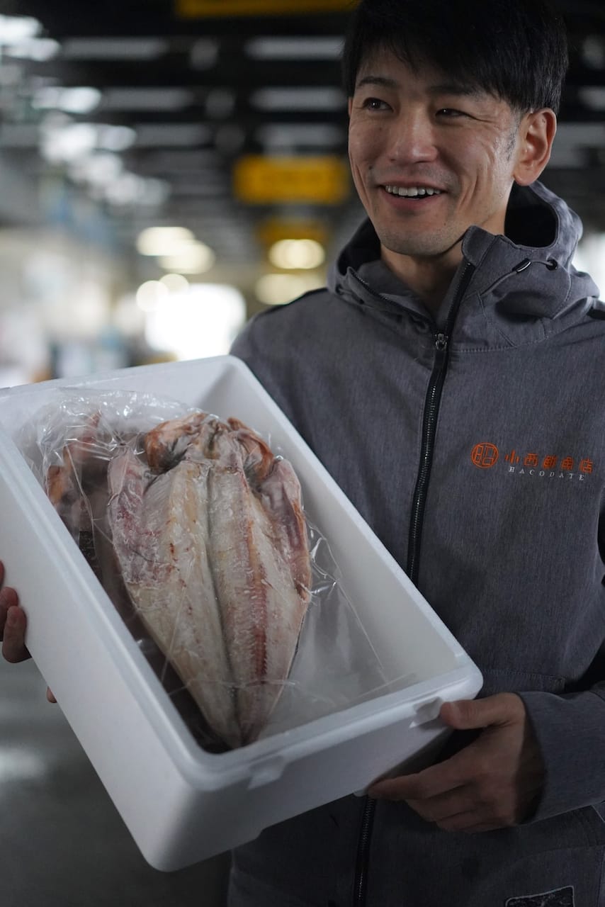小西鮮魚店 | 活けホッケ・渡蟹・鱒・牡蠣・ウニ等