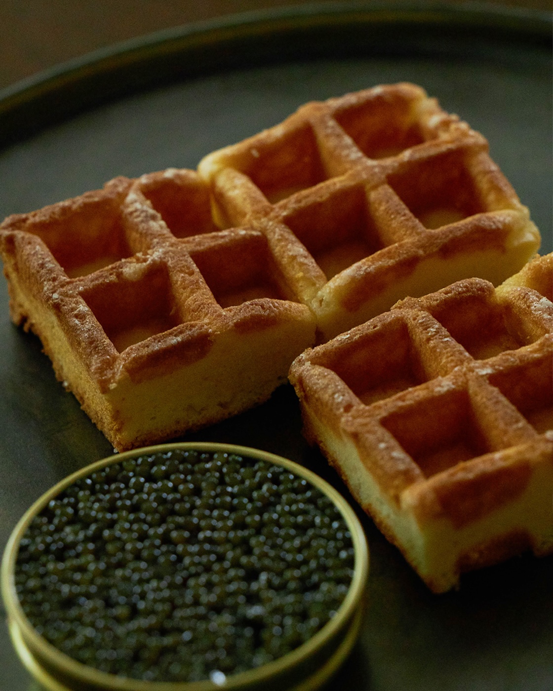 キャビアとそば粉の<br class="u-only-sp">ワッフル