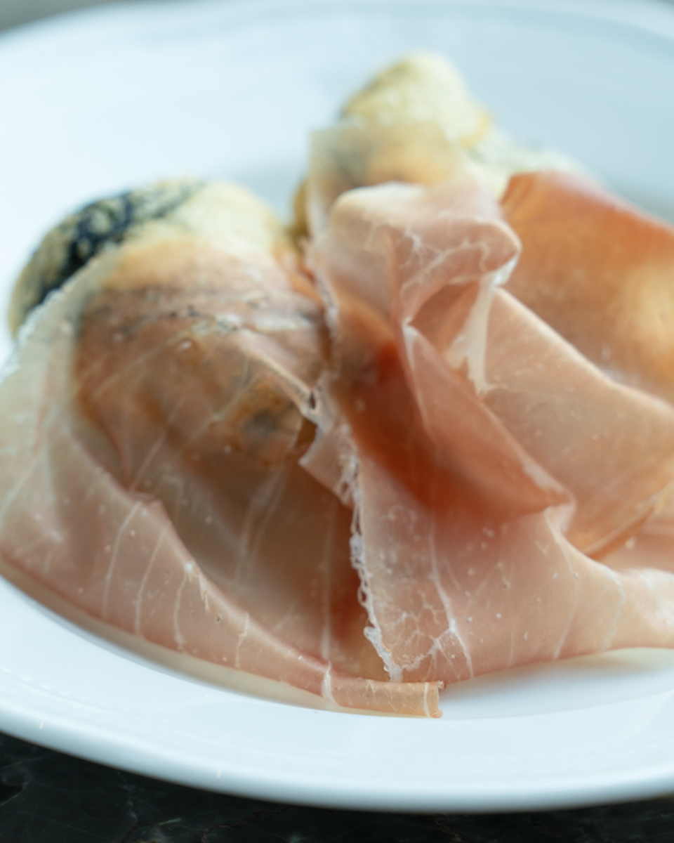 ふくどめ小牧場の生ハムと自然薯のゼッポリーニ